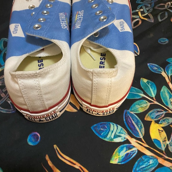 Converse in a mens  US 12 - Picture 7 of 9